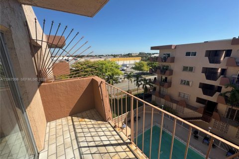 Copropriété à louer à Hialeah, Floride: 2 chambres, 92.9 m2 № 2081367 - photo 13