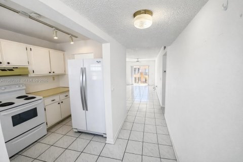 Copropriété à louer à Hialeah, Floride: 2 chambres, 92.9 m2 № 2081367 - photo 3