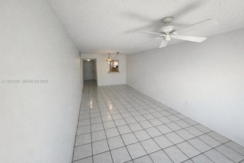 Copropriété à louer à Hialeah, Floride: 2 chambres, 92.9 m2 № 2081367 - photo 8