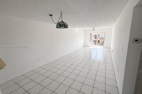 Copropriété à louer à Hialeah, Floride: 2 chambres, 92.9 m2 № 2081367 - photo 6