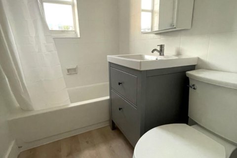 Apartamento en alquiler en Miami, Florida, 2 dormitorios, 69.68 m2 № 1215979 - foto 1