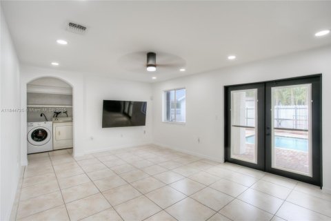 House in Homestead, Florida 5 bedrooms, 235.41 sq.m. № 1841354 - photo 7