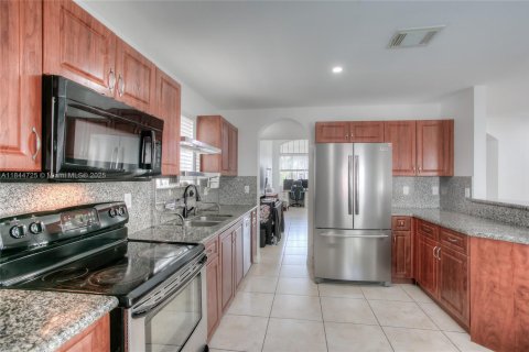 House in Homestead, Florida 5 bedrooms, 235.41 sq.m. № 1841354 - photo 9