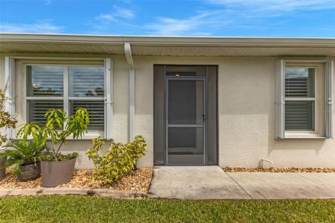 House in Punta Gorda, Florida 2 bedrooms, 140.84 sq.m. № 1911053 - photo 6