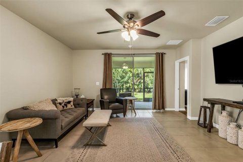 House in Punta Gorda, Florida 2 bedrooms, 140.84 sq.m. № 1911053 - photo 3