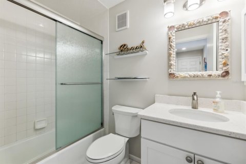 Duplex in Boca Grande, Florida 3 bedrooms, 130.81 sq.m. № 1796031 - photo 10