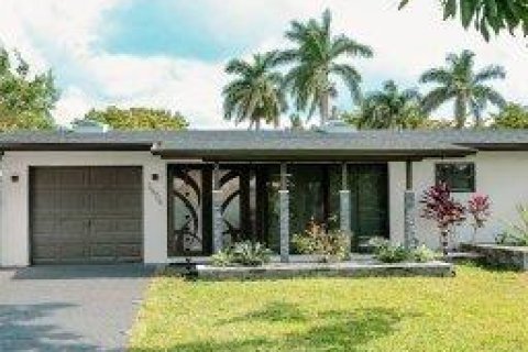 House in Fort Lauderdale, Florida 3 bedrooms, 86.96 sq.m. № 2084020