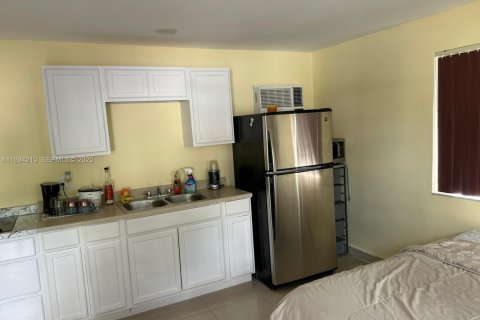 Casa en alquiler en Miami, Florida, 156.35 m2 № 1992897 - foto 6