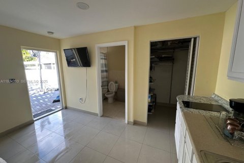Casa en alquiler en Miami, Florida, 156.35 m2 № 1992897 - foto 4