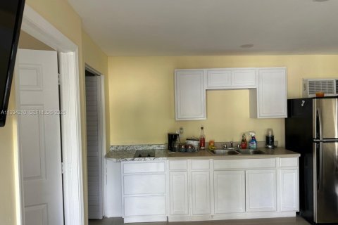 Casa en alquiler en Miami, Florida, 156.35 m2 № 1992897 - foto 3