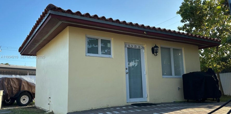 Estudio en Miami, Florida № 1992897