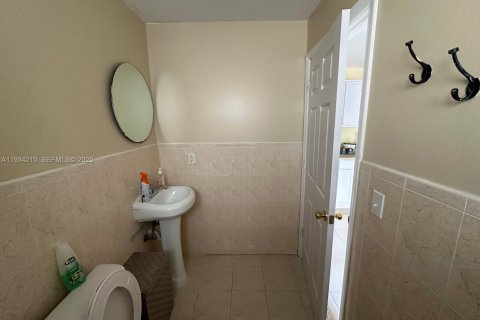 Casa en alquiler en Miami, Florida, 156.35 m2 № 1992897 - foto 12