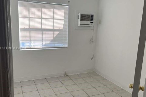 Villa ou maison à louer à Fort Lauderdale, Floride: 1 chambre № 2029445 - photo 14