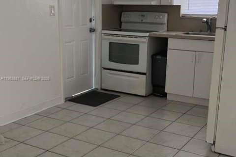 Villa ou maison à louer à Fort Lauderdale, Floride: 1 chambre № 2029445 - photo 9