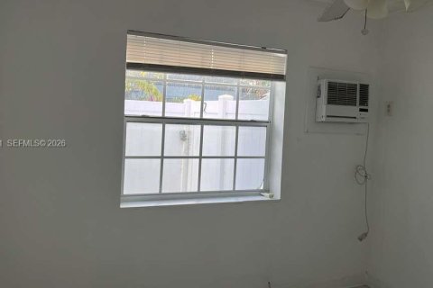 Villa ou maison à louer à Fort Lauderdale, Floride: 1 chambre № 2029445 - photo 5