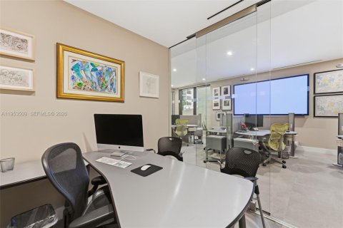 Купить коммерческую недвижимость в Корал-Гейблс, Флорида № 2008133 - фото 18