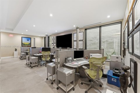 Купить коммерческую недвижимость в Корал-Гейблс, Флорида № 2008133 - фото 15