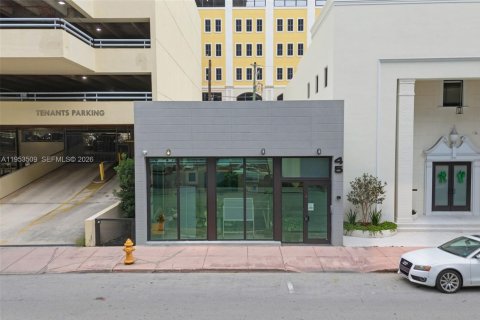 Коммерческая недвижимость в Корал-Гейблс, Флорида № 2008133