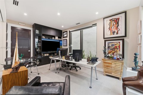 Купить коммерческую недвижимость в Корал-Гейблс, Флорида № 2008133 - фото 24