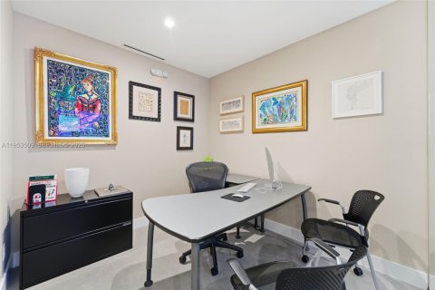 Купить коммерческую недвижимость в Корал-Гейблс, Флорида № 2008133 - фото 16