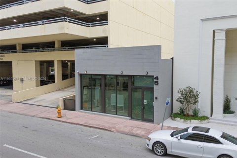 Купить коммерческую недвижимость в Корал-Гейблс, Флорида № 2008133 - фото 3