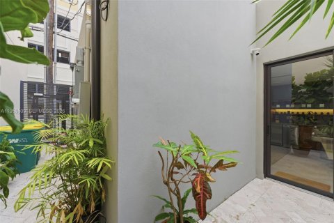 Купить коммерческую недвижимость в Корал-Гейблс, Флорида № 2008133 - фото 29