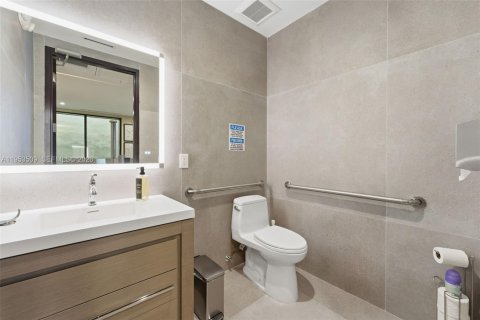 Купить коммерческую недвижимость в Корал-Гейблс, Флорида № 2008133 - фото 19