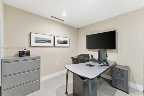 Купить коммерческую недвижимость в Корал-Гейблс, Флорида № 2008133 - фото 21