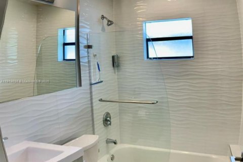 Villa ou maison à louer à Fort Lauderdale, Floride: 3 chambres, 131.64 m2 № 2013808 - photo 13