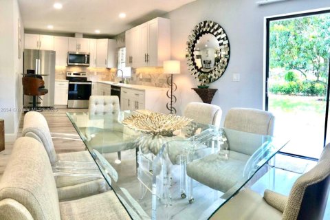 Villa ou maison à louer à Fort Lauderdale, Floride: 3 chambres, 131.64 m2 № 2013808 - photo 8