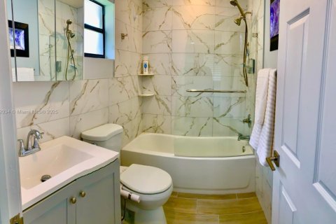 Villa ou maison à louer à Fort Lauderdale, Floride: 3 chambres, 131.64 m2 № 2013808 - photo 10