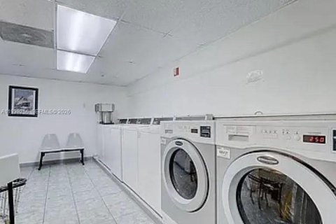 Купить кондоминиум в Форт-Лодердейл, Флорида 1 спальня, 80.82м2, № 1995964 - фото 13