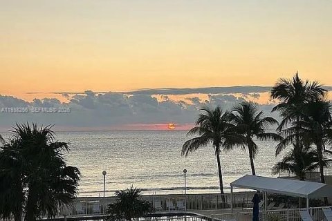 Купить кондоминиум в Форт-Лодердейл, Флорида 1 спальня, 80.82м2, № 1995964 - фото 28