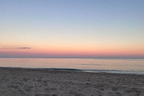 Купить кондоминиум в Форт-Лодердейл, Флорида 1 спальня, 80.82м2, № 1995964 - фото 30