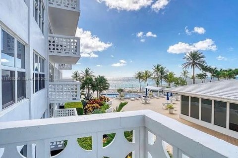 Condo in Fort Lauderdale, Florida, 1 bedroom  № 1995964