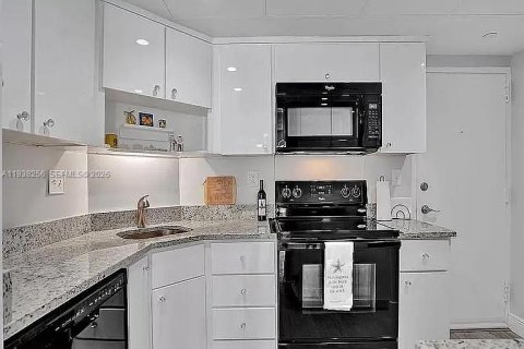 Купить кондоминиум в Форт-Лодердейл, Флорида 1 спальня, 80.82м2, № 1995964 - фото 19