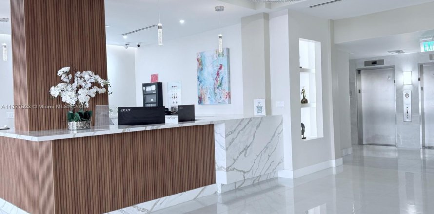 Condo in Hollywood, Florida, 2 bedrooms  № 1981094