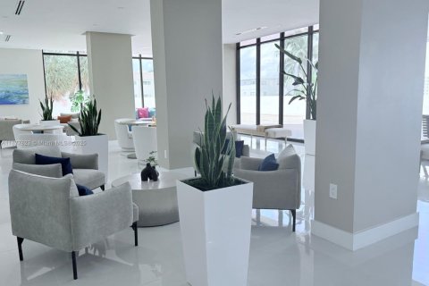 Condo in Hollywood, Florida, 2 bedrooms  № 1981094 - photo 4