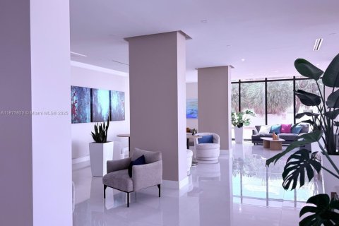 Condo in Hollywood, Florida, 2 bedrooms  № 1981094 - photo 5