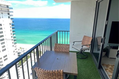 Condo in Hollywood, Florida, 2 bedrooms  № 1981094 - photo 26