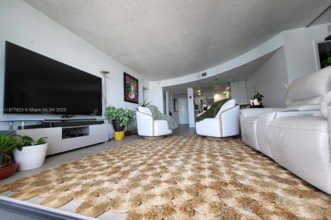 Condo in Hollywood, Florida, 2 bedrooms  № 1981094 - photo 29