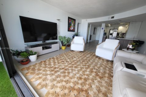 Condo in Hollywood, Florida, 2 bedrooms  № 1981094 - photo 28
