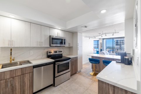 Condo in Hollywood, Florida, 2 bedrooms  № 1981094 - photo 14