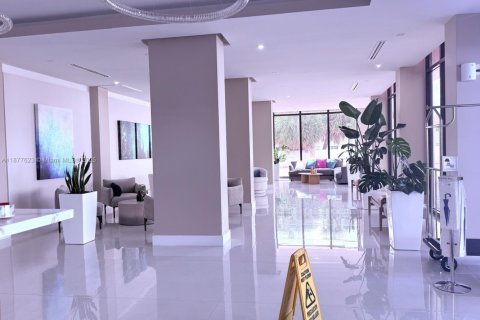 Condo in Hollywood, Florida, 2 bedrooms  № 1981094 - photo 6