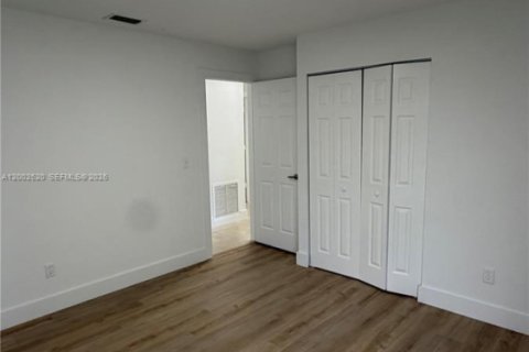 Купить виллу или дом в Порт-Сент-Луси, Флорида 3 спальни, 173.73м2, № 2067895 - фото 17