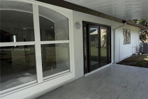 Купить виллу или дом в Порт-Сент-Луси, Флорида 3 спальни, 173.73м2, № 2067895 - фото 26