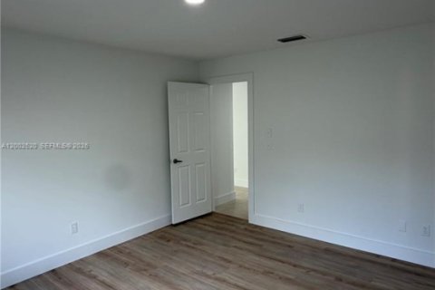 Купить виллу или дом в Порт-Сент-Луси, Флорида 3 спальни, 173.73м2, № 2067895 - фото 15