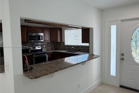 Купить виллу или дом в Порт-Сент-Луси, Флорида 3 спальни, 173.73м2, № 2067895 - фото 10