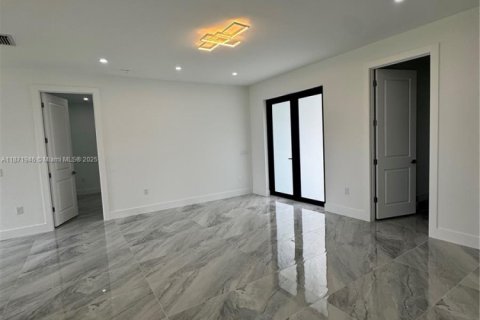 Снять в аренду виллу или дом в Лихай-Эйкерс, Флорида 3 спальни, 127.37м2, № 1949517 - фото 7