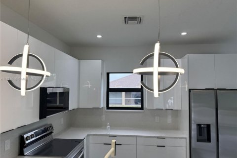 Снять в аренду виллу или дом в Лихай-Эйкерс, Флорида 3 спальни, 127.37м2, № 1949517 - фото 13